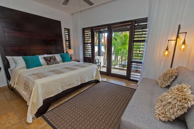 Luxury Villa Photo #25