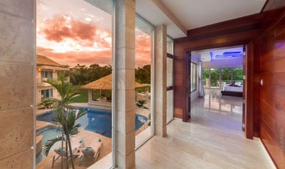 Luxury Villa Photo #15