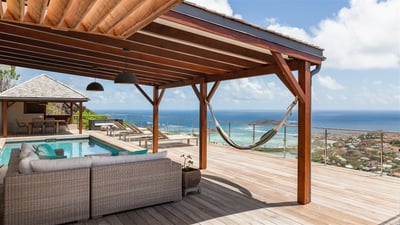Outdoor Lounge: Nice outdoor living room with sofas under the covered terrace. 