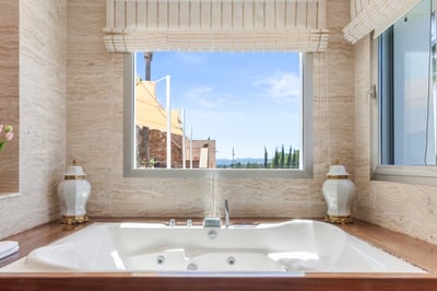 Luxury Villa Photo #36