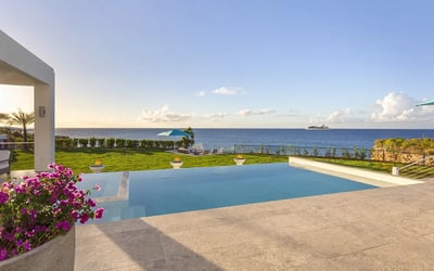 Luxury Villa Photo #7