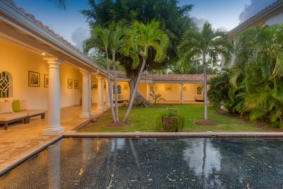 Luxury Villa Photo #16