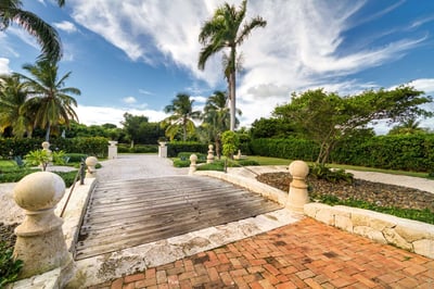 Luxury Villa Photo #10