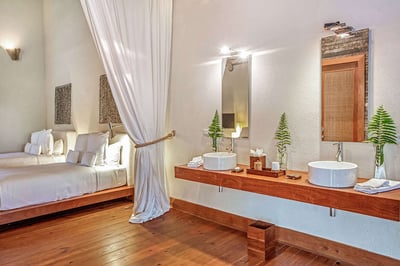 Luxury Villa Photo #30