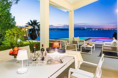 Luxury Villa Photo #9