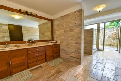 Luxury Villa Photo #23