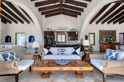Luxury Villa Photo #16