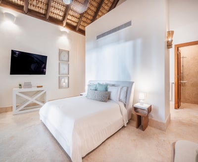 Luxury Villa Photo #35