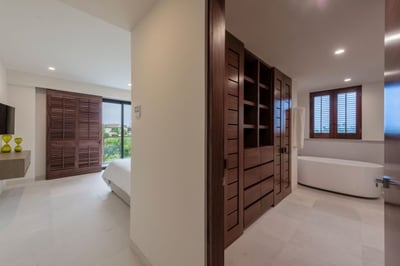 Luxury Villa Photo #24