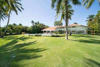 Luxury Villa Photo #3