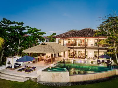 Lonely? Not a chance! Room for 22 and the good times rollin'