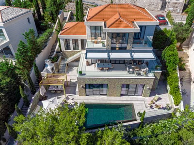 Luxury Villa Photo #3