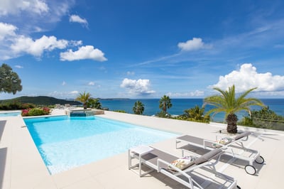 Luxury Villa Photo #4