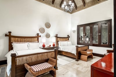Luxury Villa Photo #18