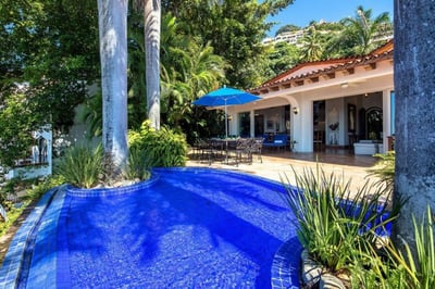 Luxury Villa Photo #3