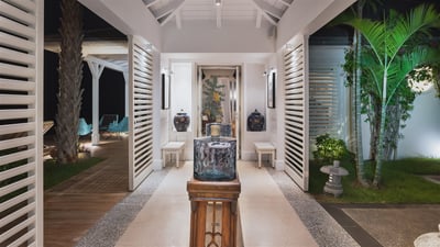 Luxury Villa Photo #30