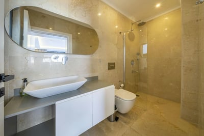 Luxury Villa Photo #30