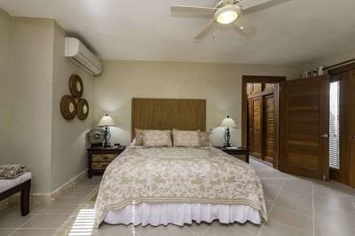 Luxury Villa Photo #34