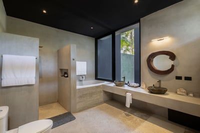 Luxury Villa Photo #41
