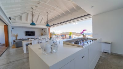 Kitchen & Dining Area