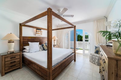 Luxury Villa Photo #4