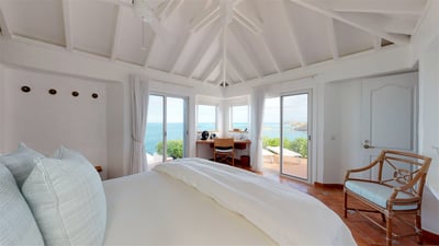 Bedroom 4: King size bed, air conditioning, ceiling fan, desk, Bose stereo with iPod docking station