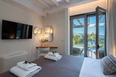 Luxury Villa Photo #17