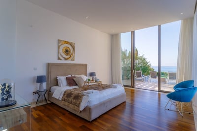 Luxury Villa Photo #9