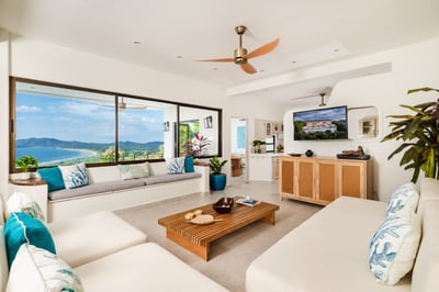 Luxury Villa Photo #16