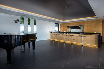 Luxury Villa Photo #19