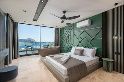 Luxury Villa Photo #32