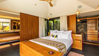 Luxury Villa Photo #35