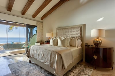 Luxury Villa Photo #23
