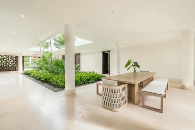 Luxury Villa Photo #36