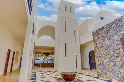 Luxury Villa Photo #12
