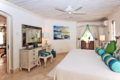 Luxury Villa Photo #9