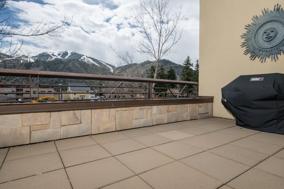 Colonnade Residence 14