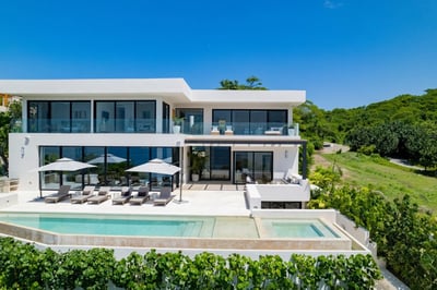 Luxury Villa Photo #9