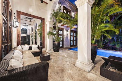 Luxury Villa Photo #9