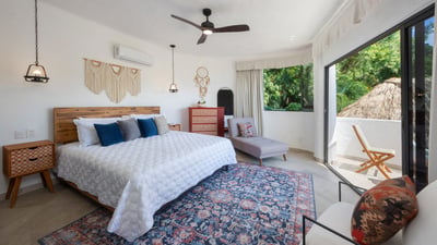 Luxury Villa Photo #28