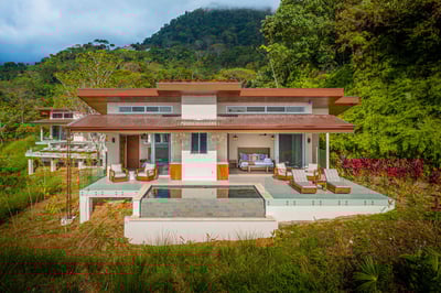 Luxury Villa Photo #3