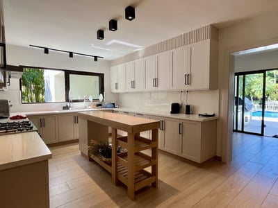 Luxury Villa Photo #16