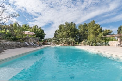 Luxury Villa Photo #6