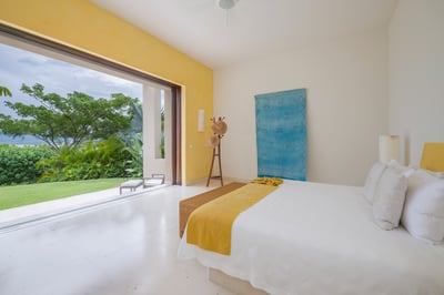 Luxury Villa Photo #37
