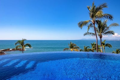 Luxury Villa Photo #4