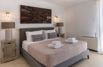 Luxury Villa Photo #34