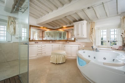 Luxury Villa Photo #30