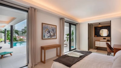 Luxury Villa Photo #11