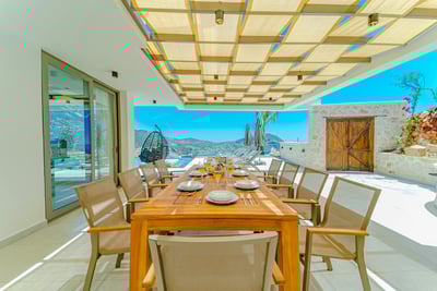 Luxury Villa Photo #14