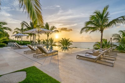 Luxury Villa Photo #18